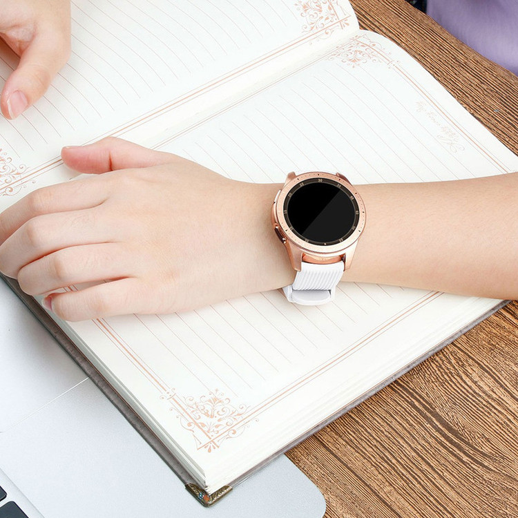 ساعت هوشمند سامسونگ مدل Galaxy Watch 42mm R810 Tizen بند سیلیکونی