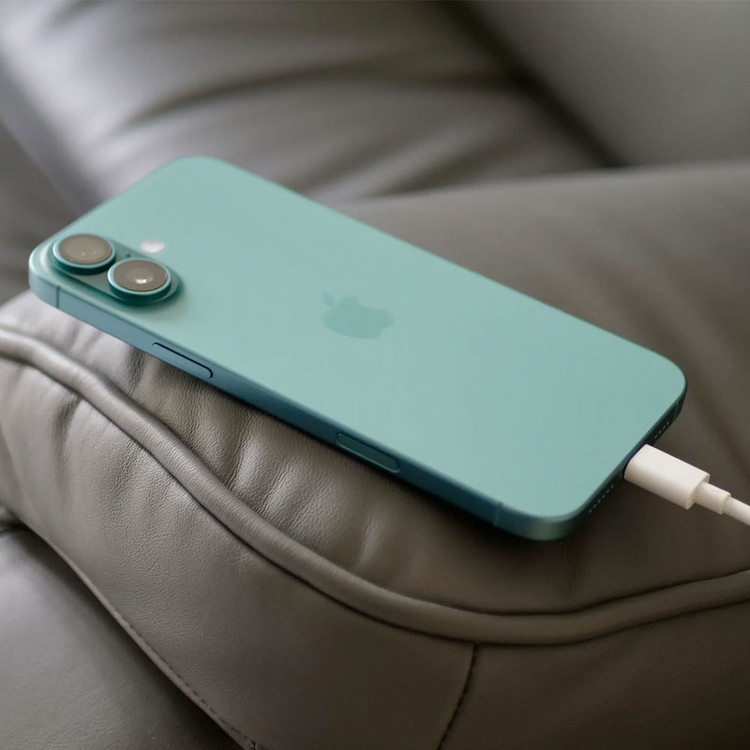 گوشی موبایل اپل مدل iPhone 16 Plus CH دو سیم کارت ظرفیت 256 گیگابایت و رم 8 گیگابایت - به همراه شارژر