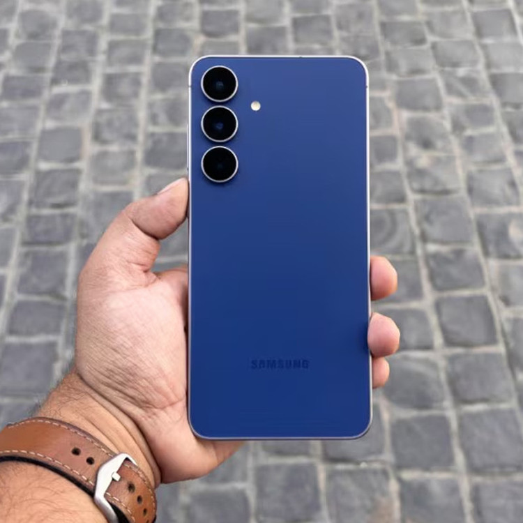 گوشی موبایل سامسونگ مدل Galaxy S25 FE دو سیم کارت ظرفیت 256 گیگابایت و رم 8 گیگابایت - ویتنام - به همراه شارژ 65 وات سه پورت سامسونگ
