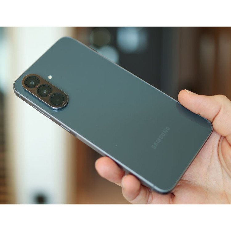 گوشی موبایل سامسونگ مدل Galaxy A56 دو سیم کارت ظرفیت 256 گیگابایت و رم 8 گیگابایت - ویتنام - به همراه شارژر 45 واتی سامسونگ، هدفون بلوتوثی انکر مدل Soundcore R50i، محافظ صفحه نمایش و قاب ژلهای