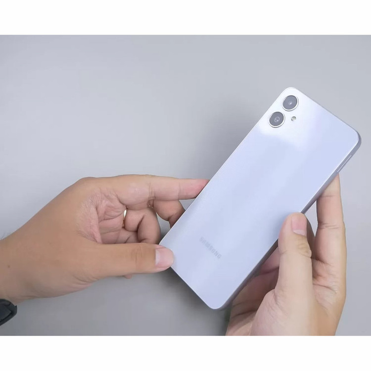 گوشی موبایل سامسونگ مدل Galaxy A05 دو سیم کارت ظرفیت 128 گیگابایت و رم 4 گیگابایت به همراه شارژر 25وات سامسونگ